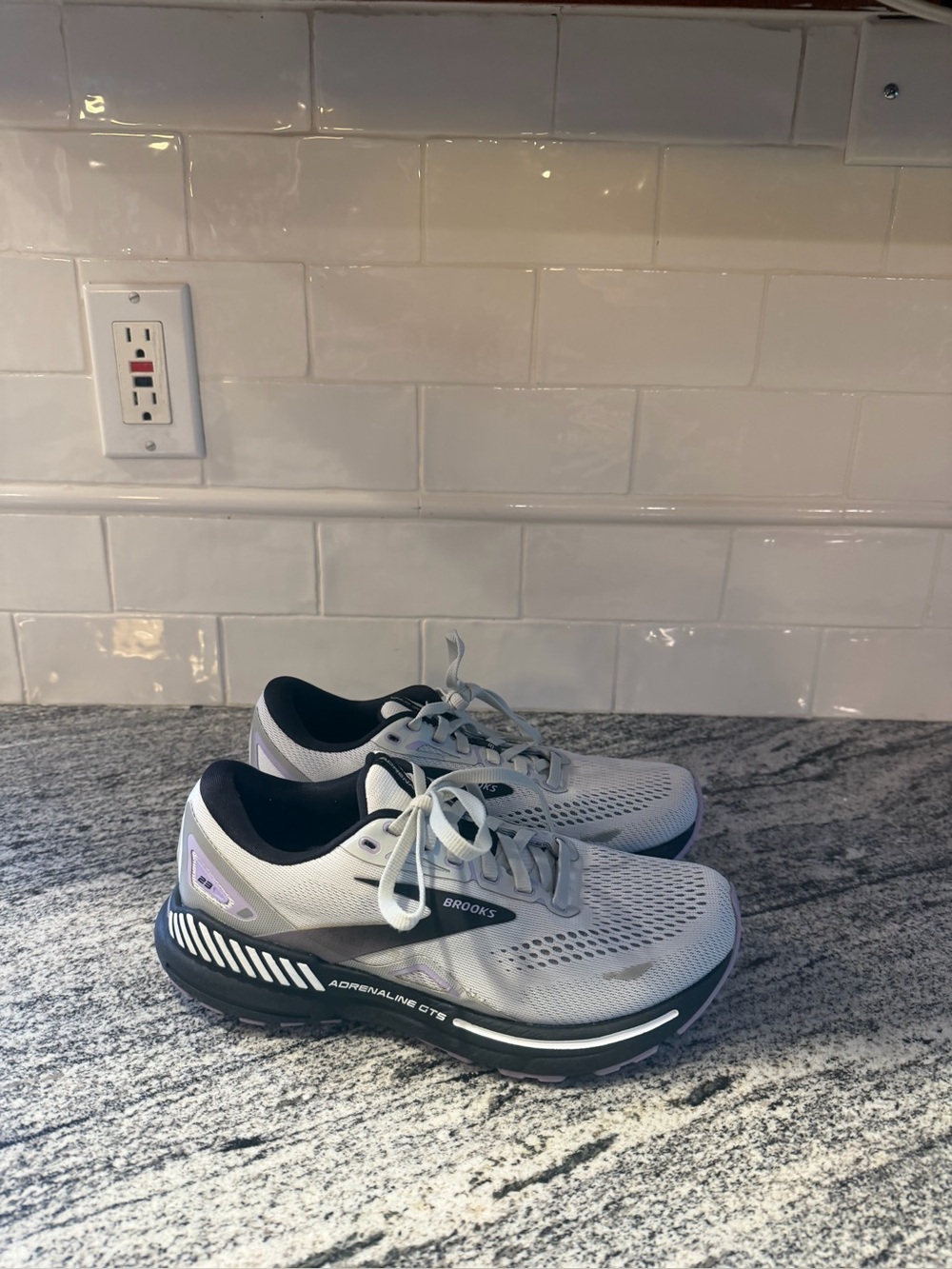 Women’s Brooks Adrenaline 23 Size 7